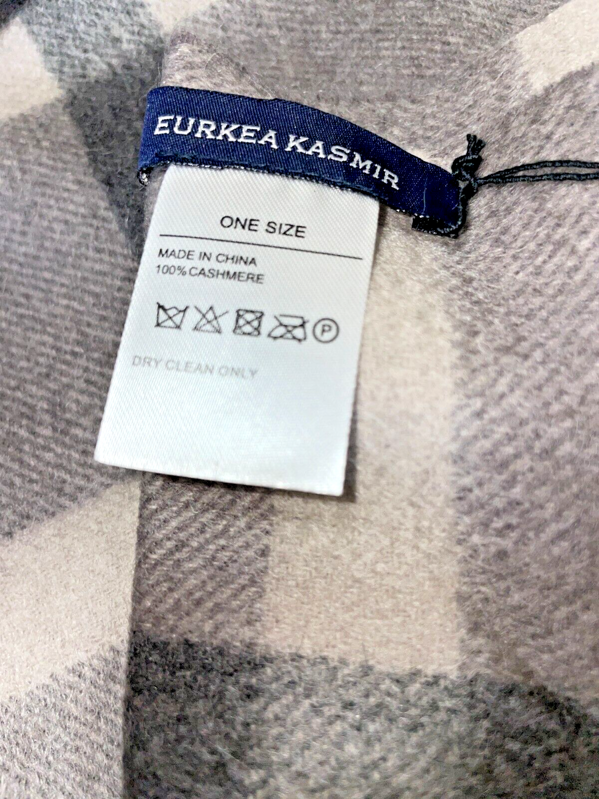 6912298