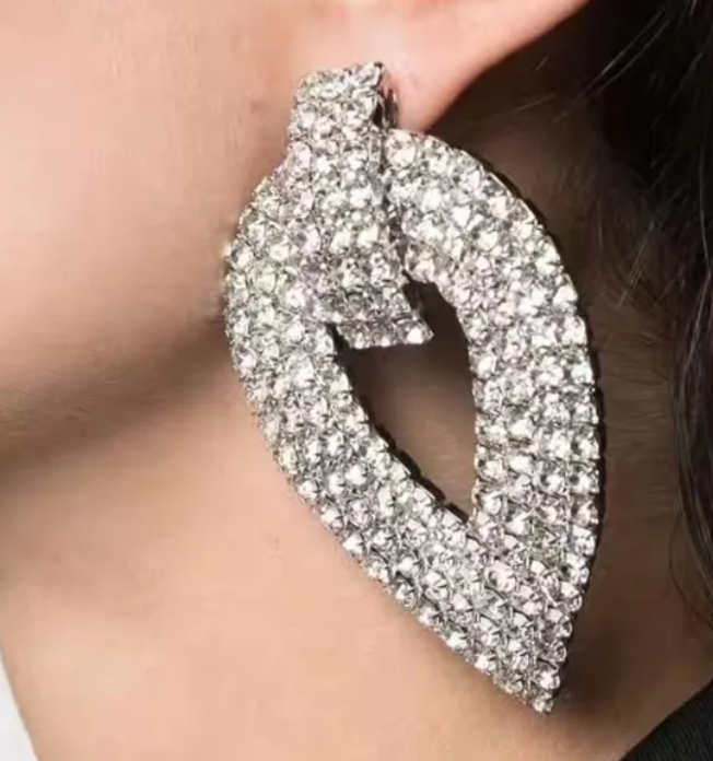 Luxurious Vintage Style Rhinestone Leaf Drop Earrings - Silver Plated