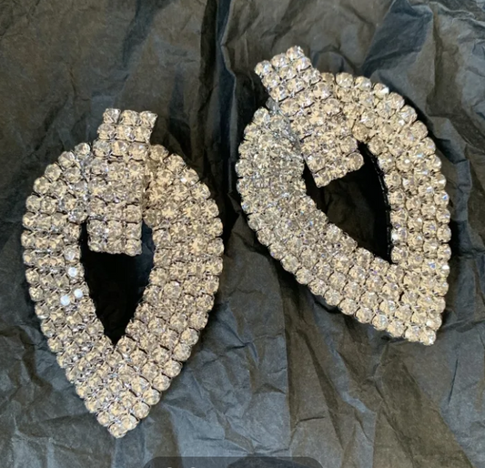 Luxurious Vintage Style Rhinestone Leaf Drop Earrings - Silver Plated