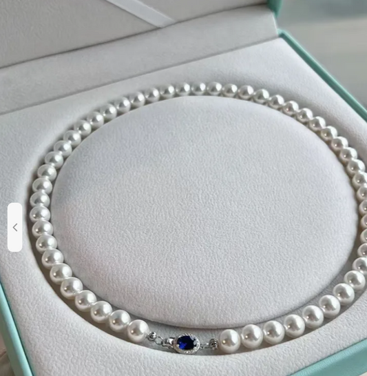 Elegant White Imitation Pearl Choker Necklace with Sapphire Blue Clasp